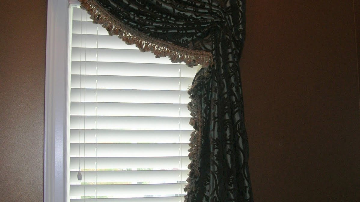 Asymmetrical Swagged Valance